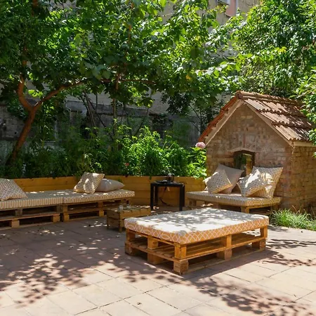 Hostel Hopestel Secret Garden *