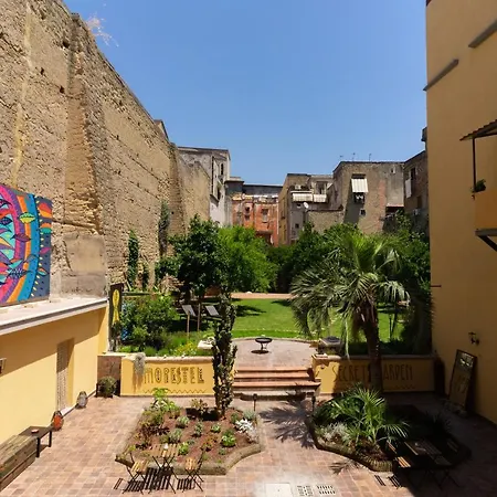 Hostal Hopestel Secret Garden *