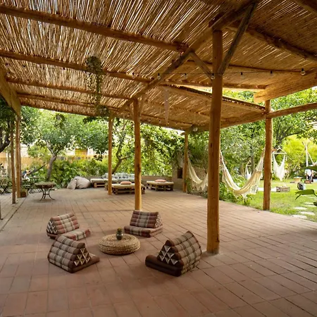 Hopestel Secret Garden Hostal Nápoles